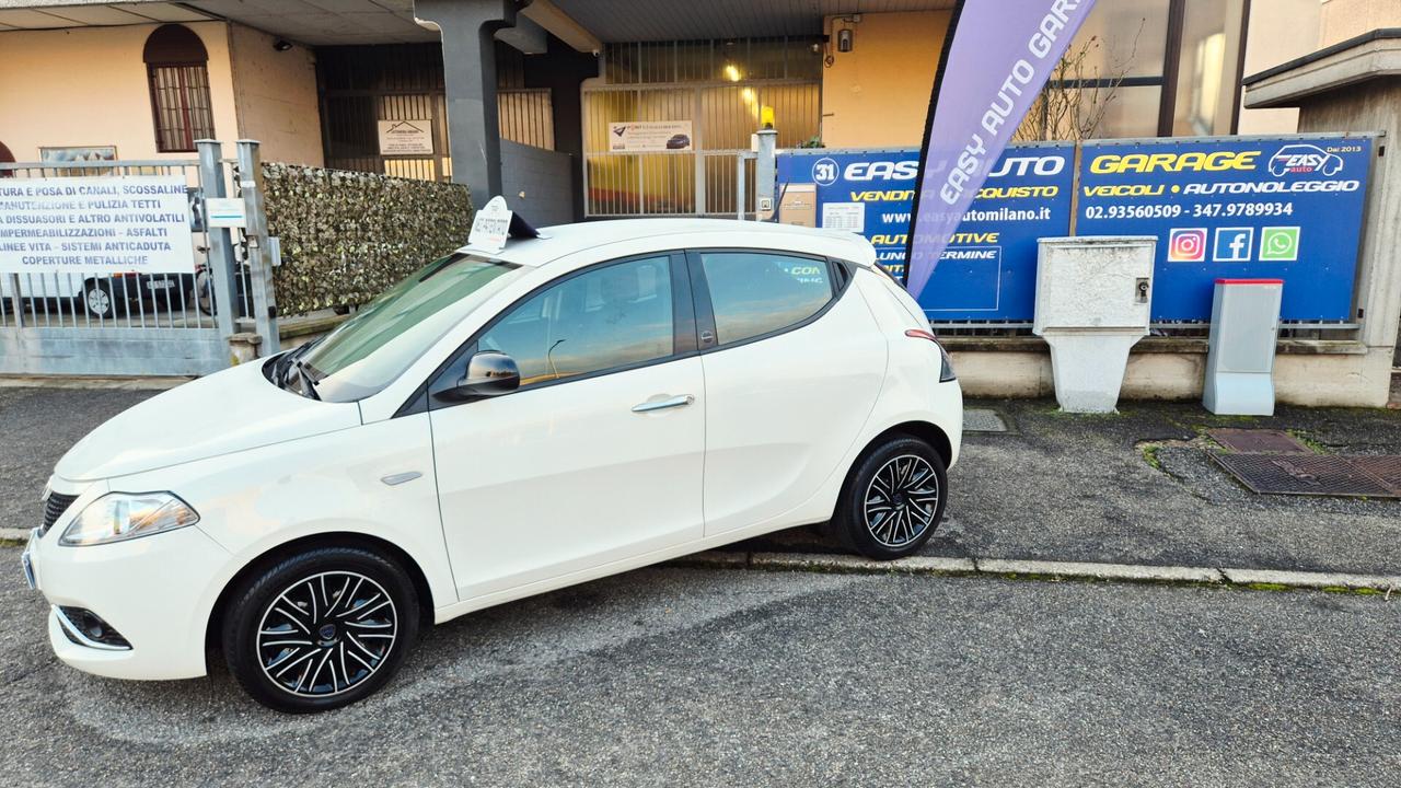 Lancia Ypsilon 1.0 FireFly 5 porte S&S Hybrid Ecochic Gold