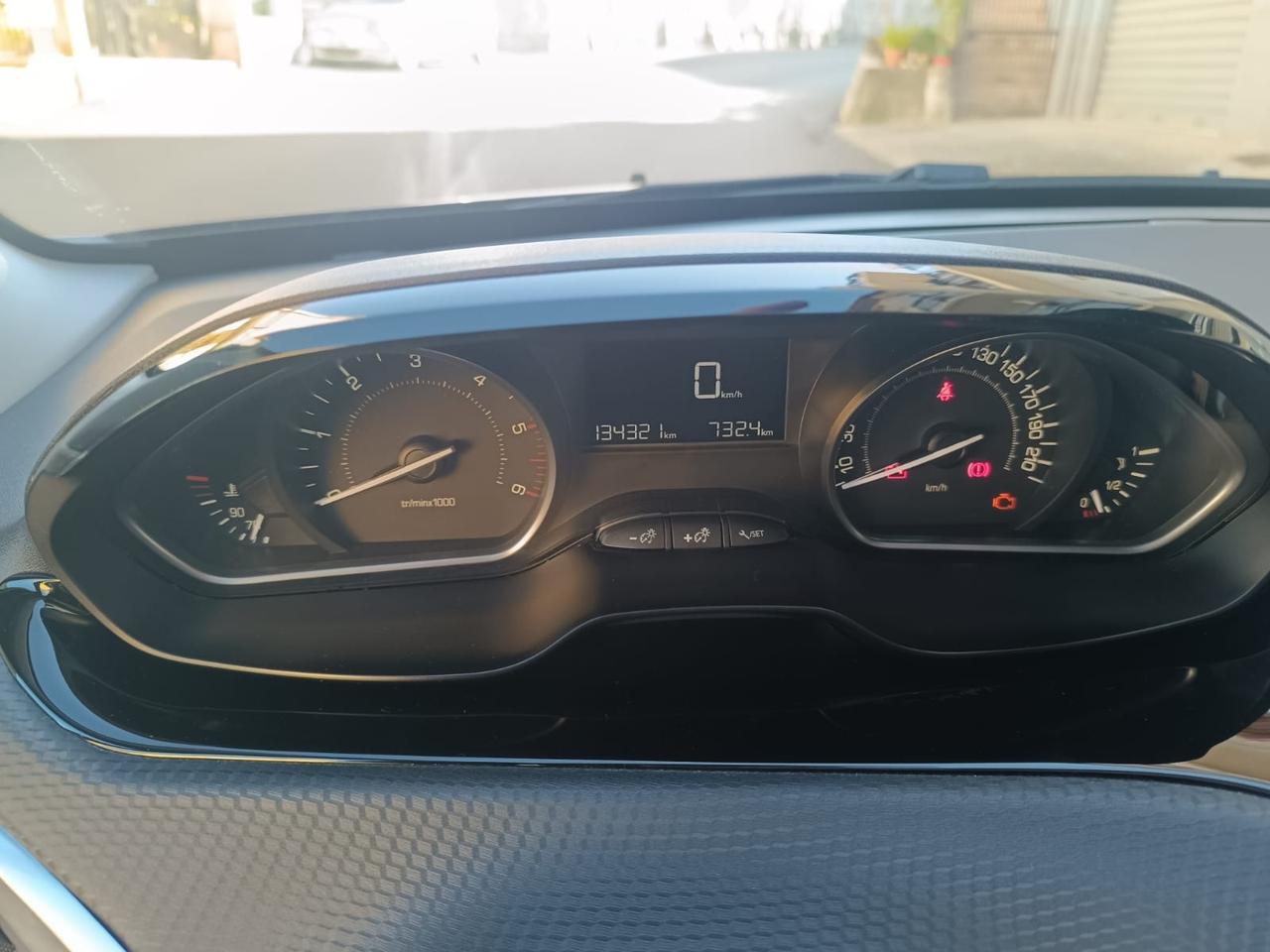 Peugeot 2008 BlueHDi 100 S&S Style