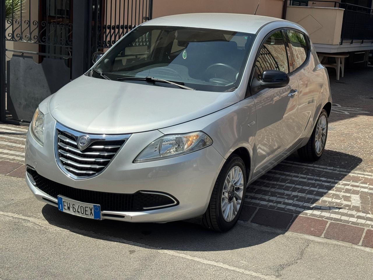 Lancia Ypsilon 1.2 69 CV 5 porte S&S Silver