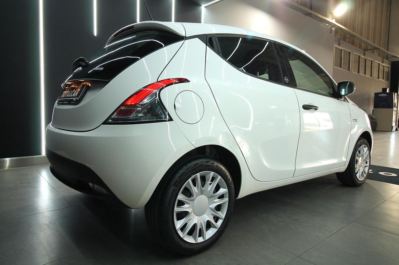 LANCIA YPSILON 1.0 70 CV HYBRID SILVER