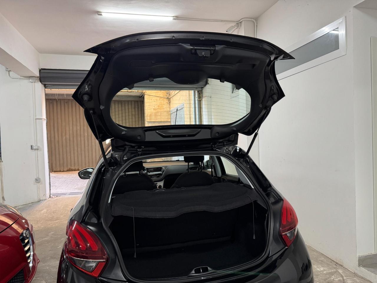 Peugeot 208 1.0 Like Neopatentati – Km Certificati – Garanzia 12 Mesi