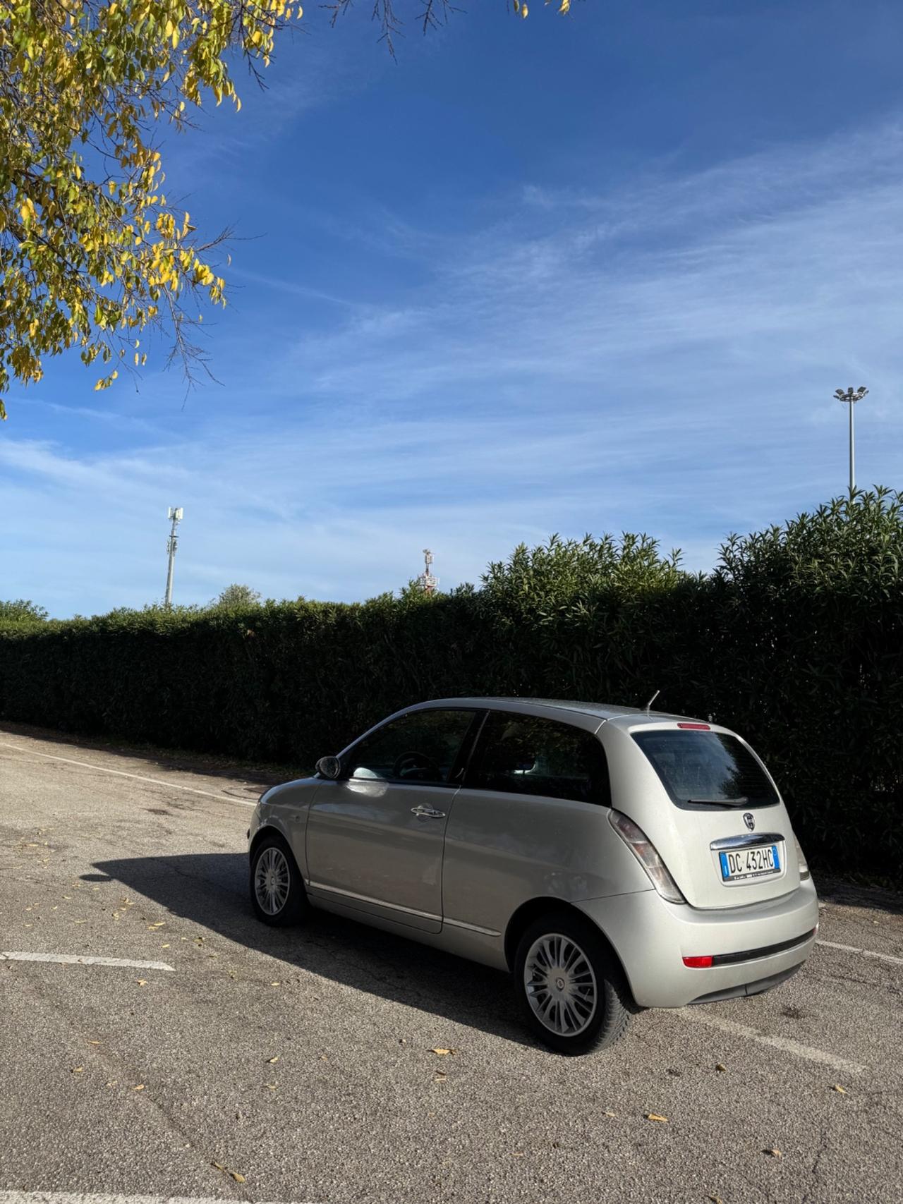 Lancia Ypsilon 1.3 MJT 75 CV Argento
