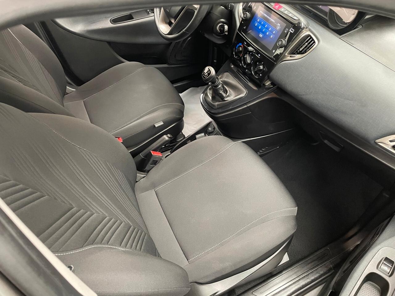 Lancia Ypsilon 1.0 FireFly 5 porte S&S Hybryd Gold
