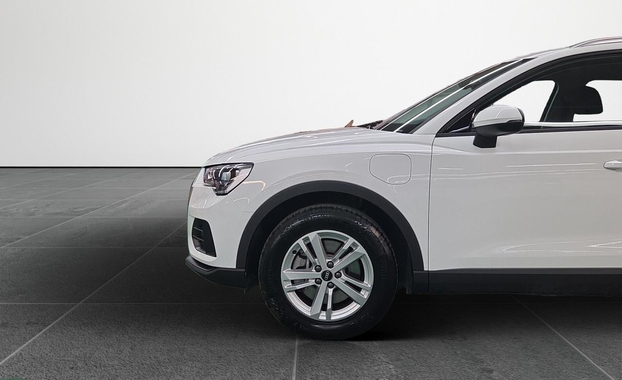 Audi Q3 45 TFSI e S tronic Business