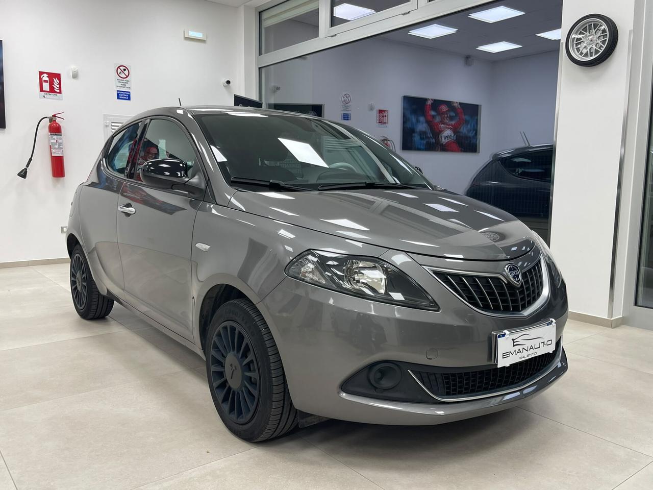 LANCIA YPSILON 1.0 HYBRID 70CV SILVER