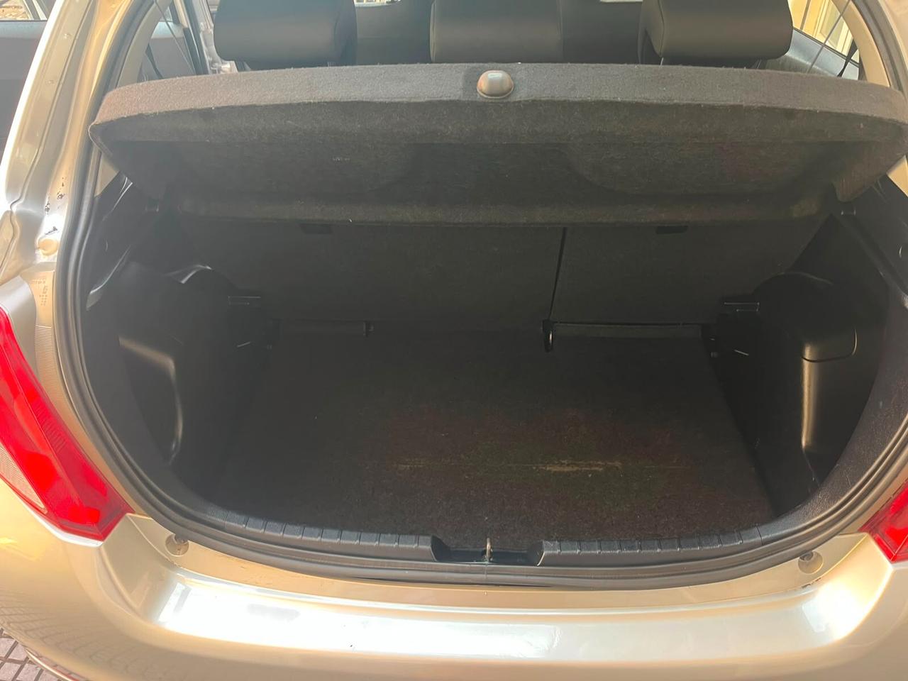 Toyota Yaris 1.0 5 porte Lounge *NEOPATENTATI*
