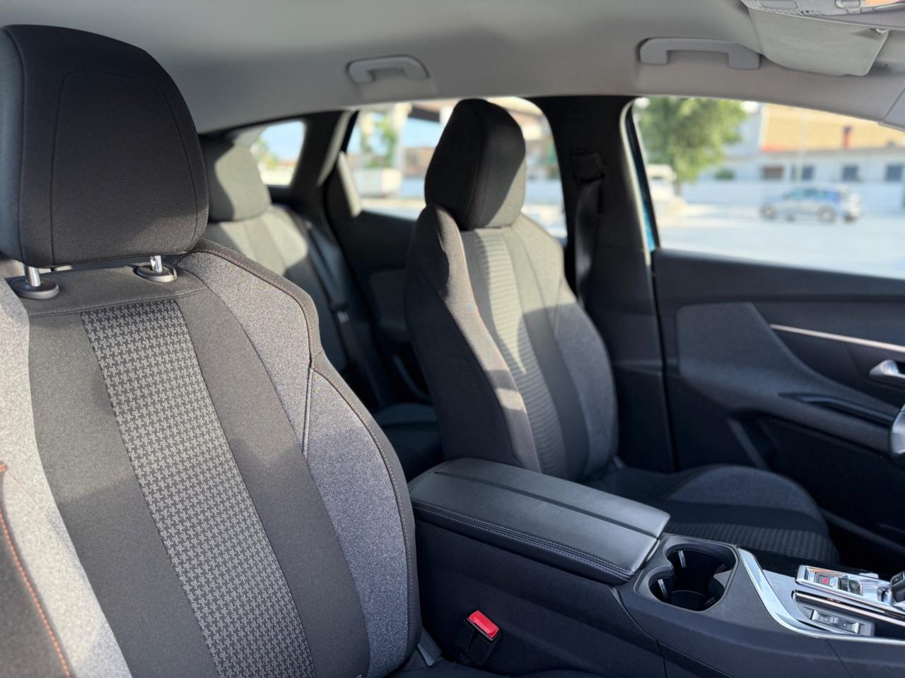 Peugeot 3008 BlueHDi 130 S&S EAT8 Active Pack