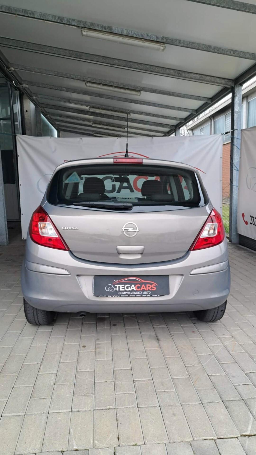 Opel Corsa 1.2 5 porte Club