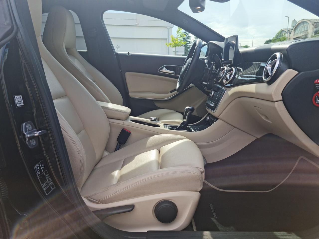 Mercedes-Benz CLA 180 BLUE EFICENCY PREMIUM #6083