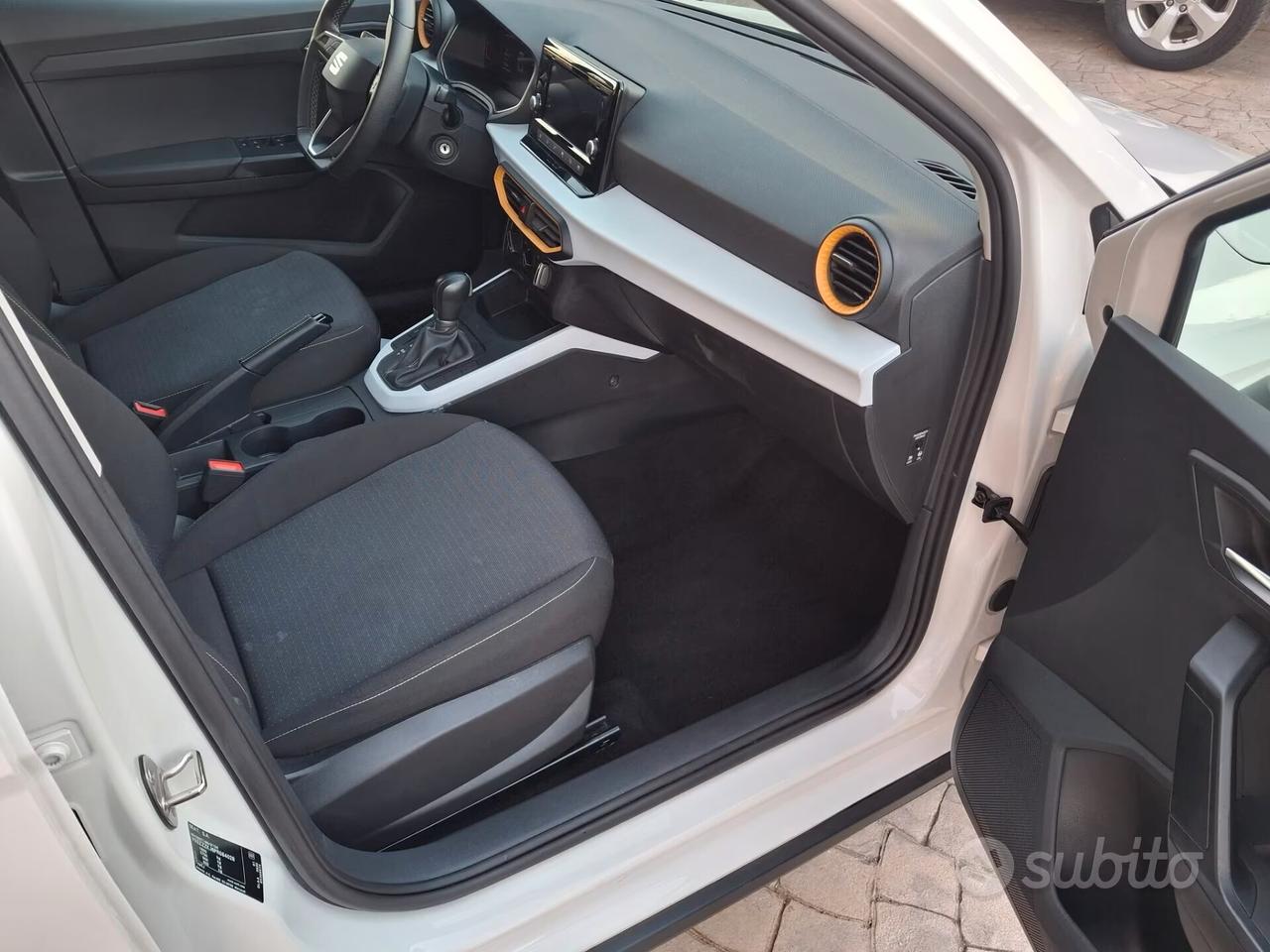 Seat Arona 1.0 TGI Style AUTOMATICA NAVI APPLE CAR PLAY CERCHI CAMERA PDC COMANDI VOLANTE LED