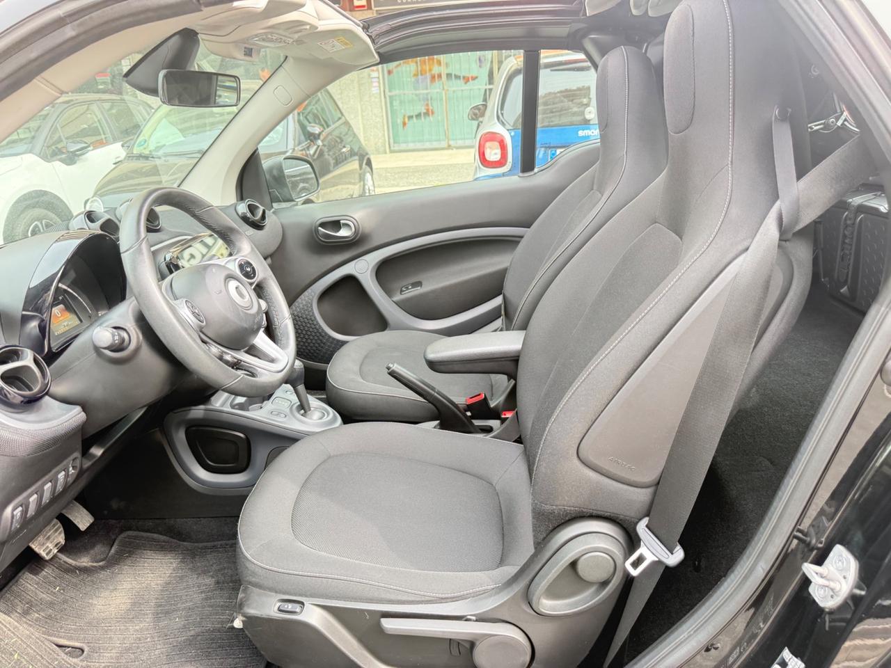 Smart ForTwo 70 1.0 twinamic cabrio Passion LED NAVI KAMERA CERCHI 16 PDC BLUETOOTH