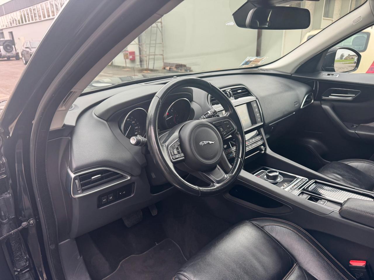 Jaguar F-Pace 2.0 D 180 CV Portfolio