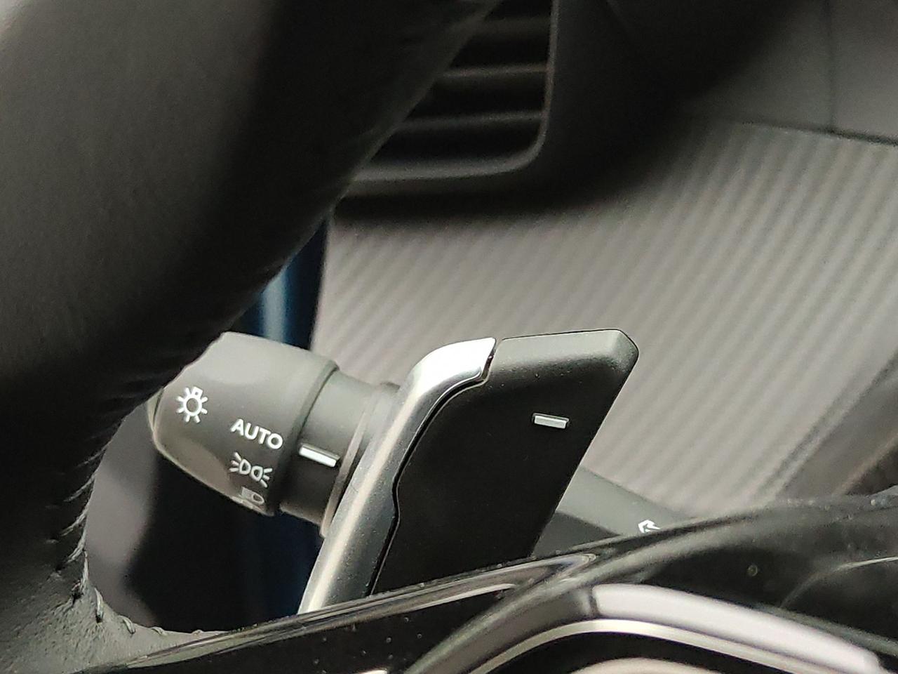 PEUGEOT 2008 II 2020 1.2 PURETECH 130CV ALLURE EAT8 (CAMBIO AUTOMATICO)