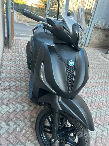 Moto beverly 400 deep black abs-asr 2023