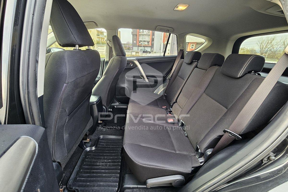TOYOTA RAV4 2.0 D-4D 2WD Style