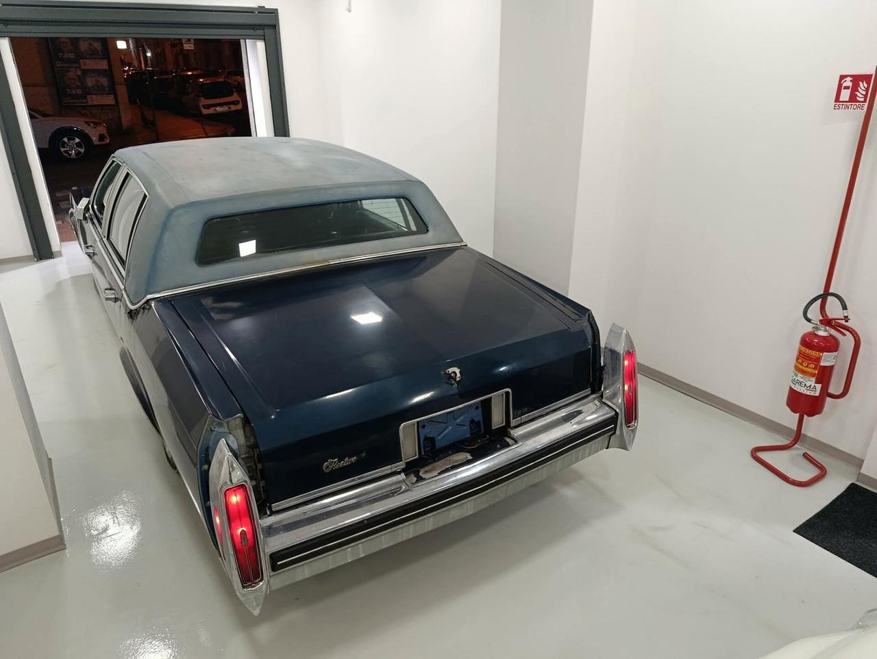 Cadillac Fleetwood BROUGHAM