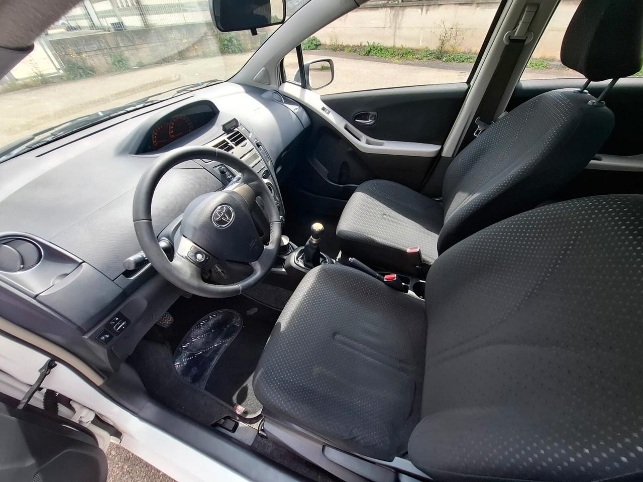 Toyota Yaris 1.0 5 porte 2011 SOLO 124.000 KM