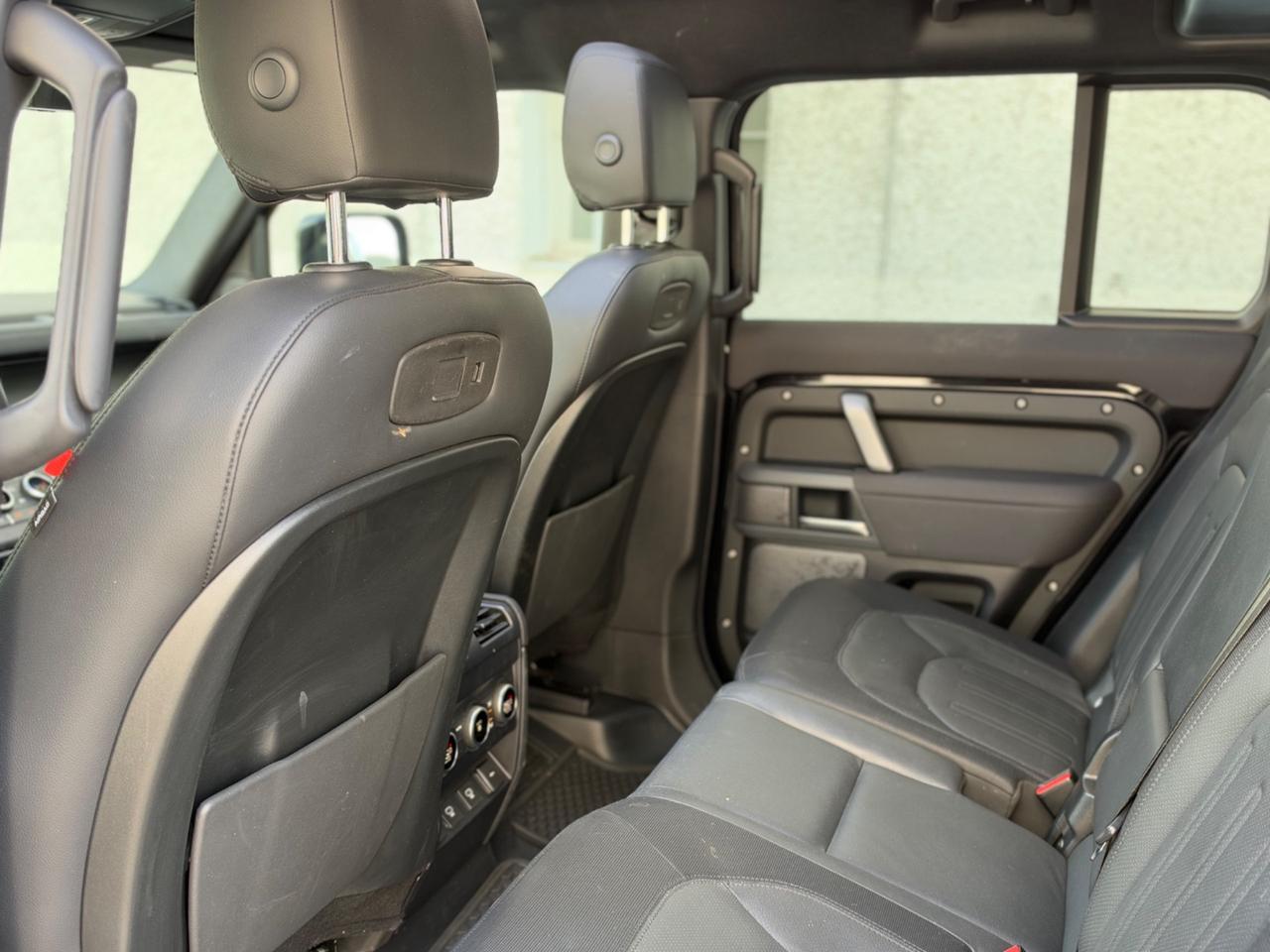 Land Rover Defender 110 3.0 l6 400 CV 7 POSTI !!!!!!