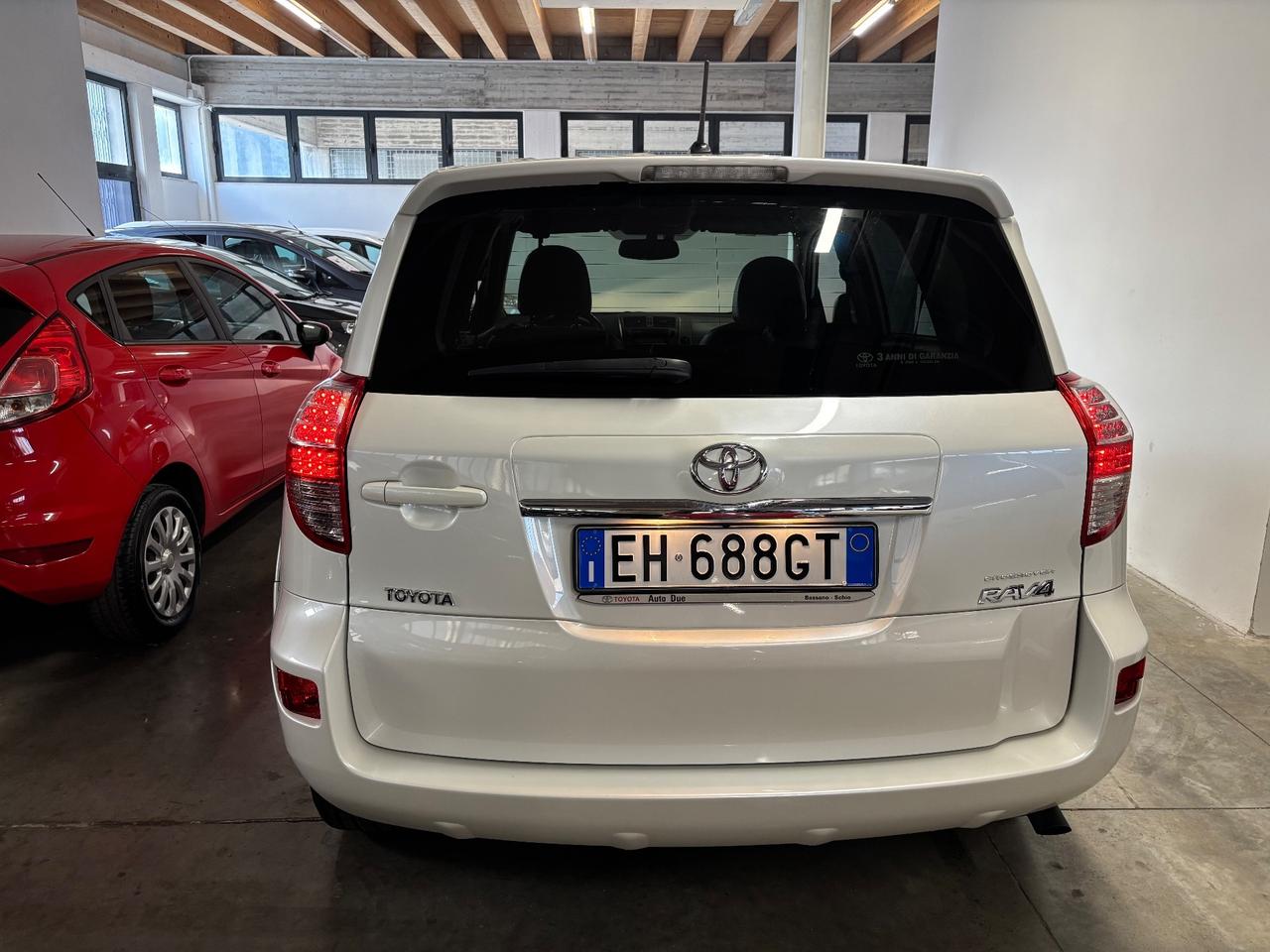 Toyota RAV 4 Crossover 2.2 D-Cat AUTOMATIC