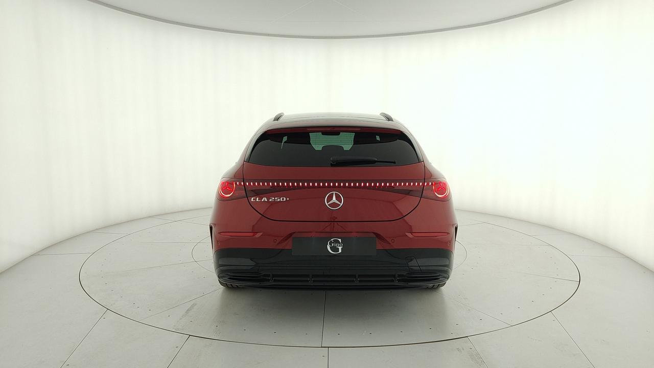 Mercedes-Benz CLA 250+ con tecnologia EQ Shooting Brak