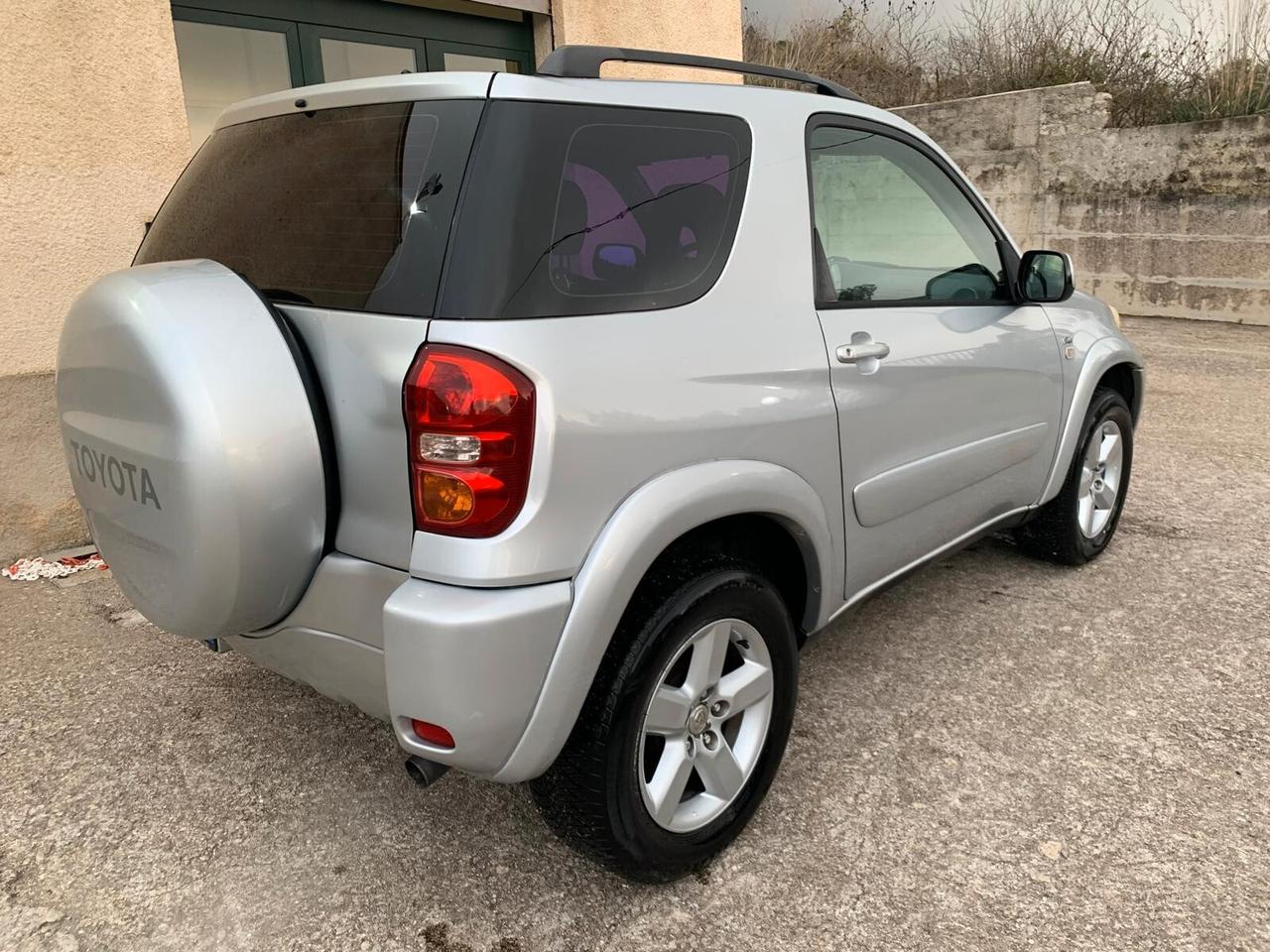 Toyota RAV4 2.0 Tdi D-4D 3 porte Sol - 2004