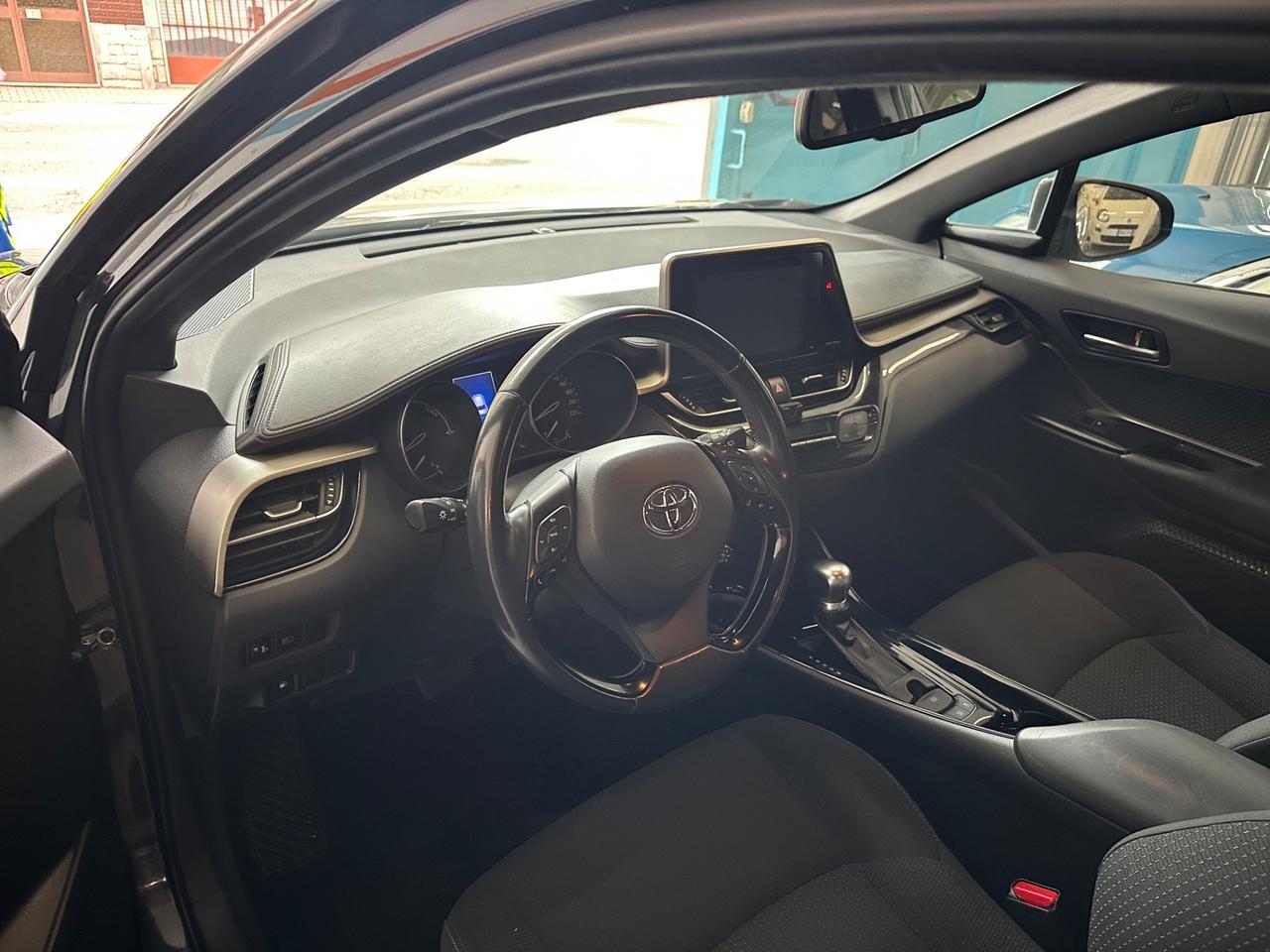 Toyota C-HR 1.8 Hybrid E-CVT Business