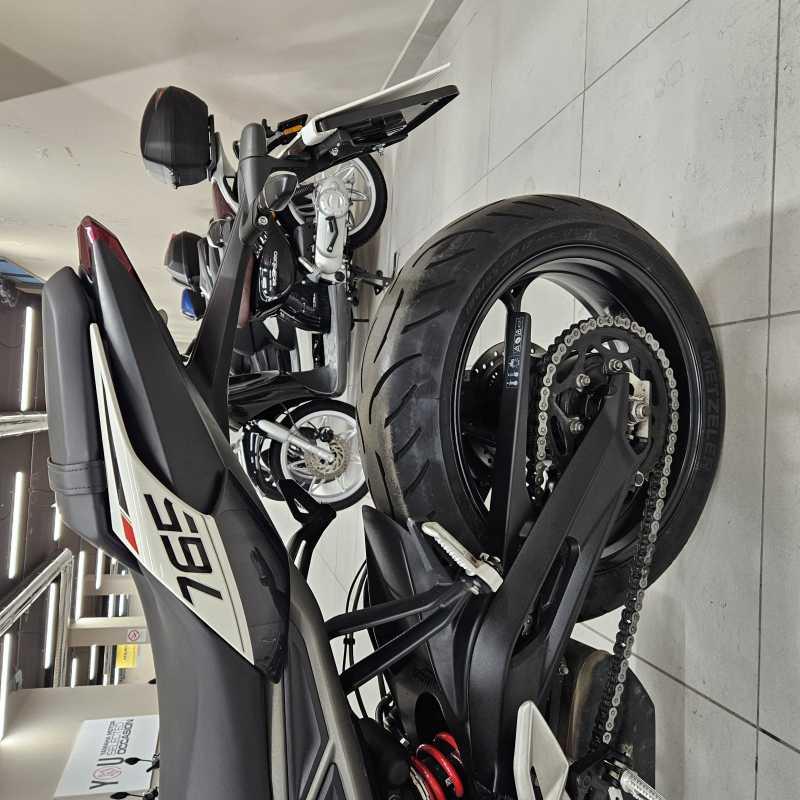 Triumph Street Triple 765 R - 2024