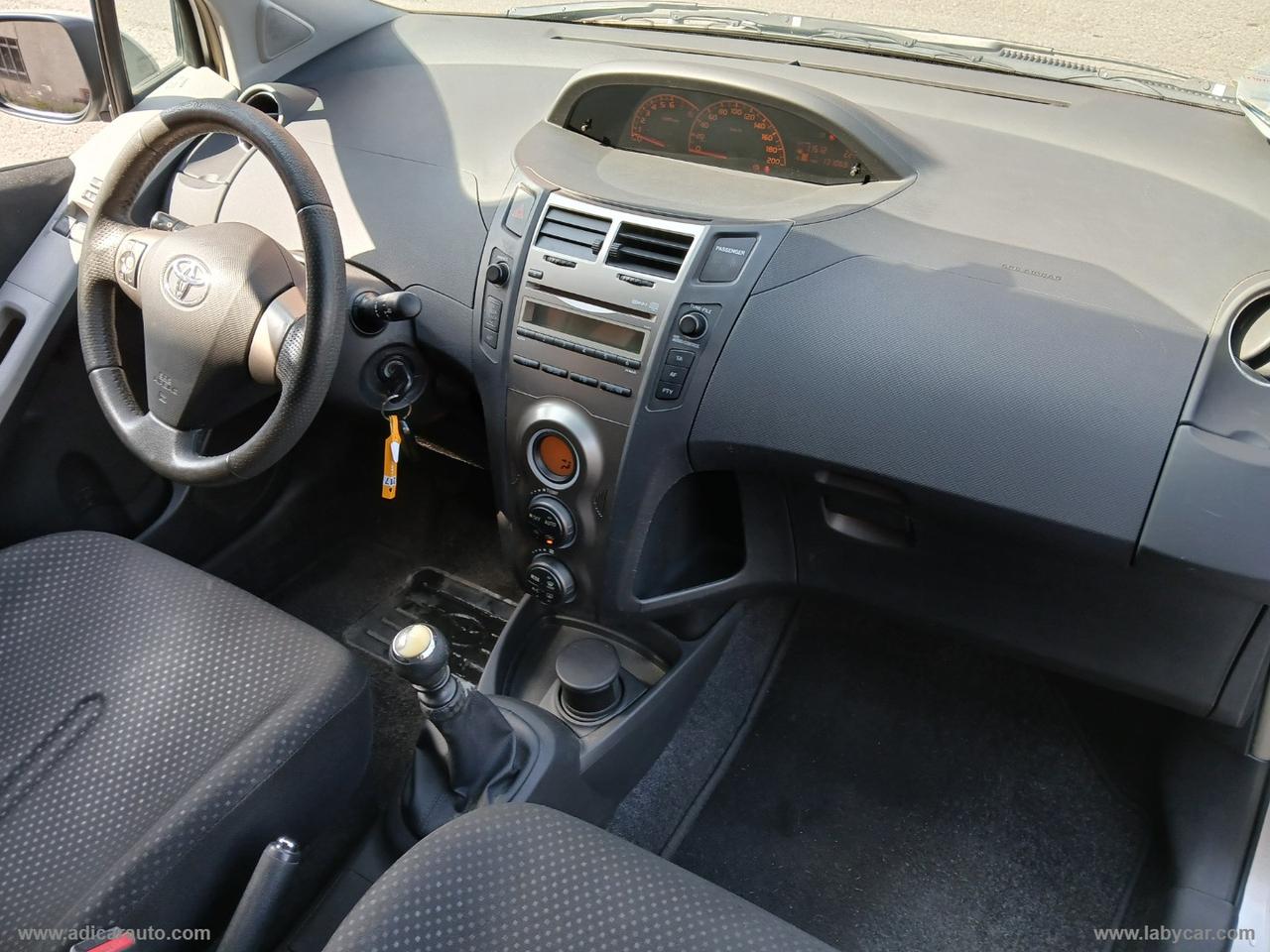 TOYOTA Yaris 1.3 5p. Sol
