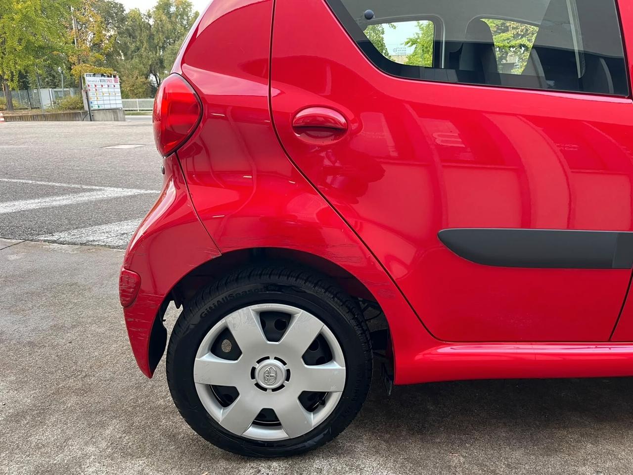 Toyota Aygo 1.0 12V VVT-i 5 porte - NEOPATENTATI