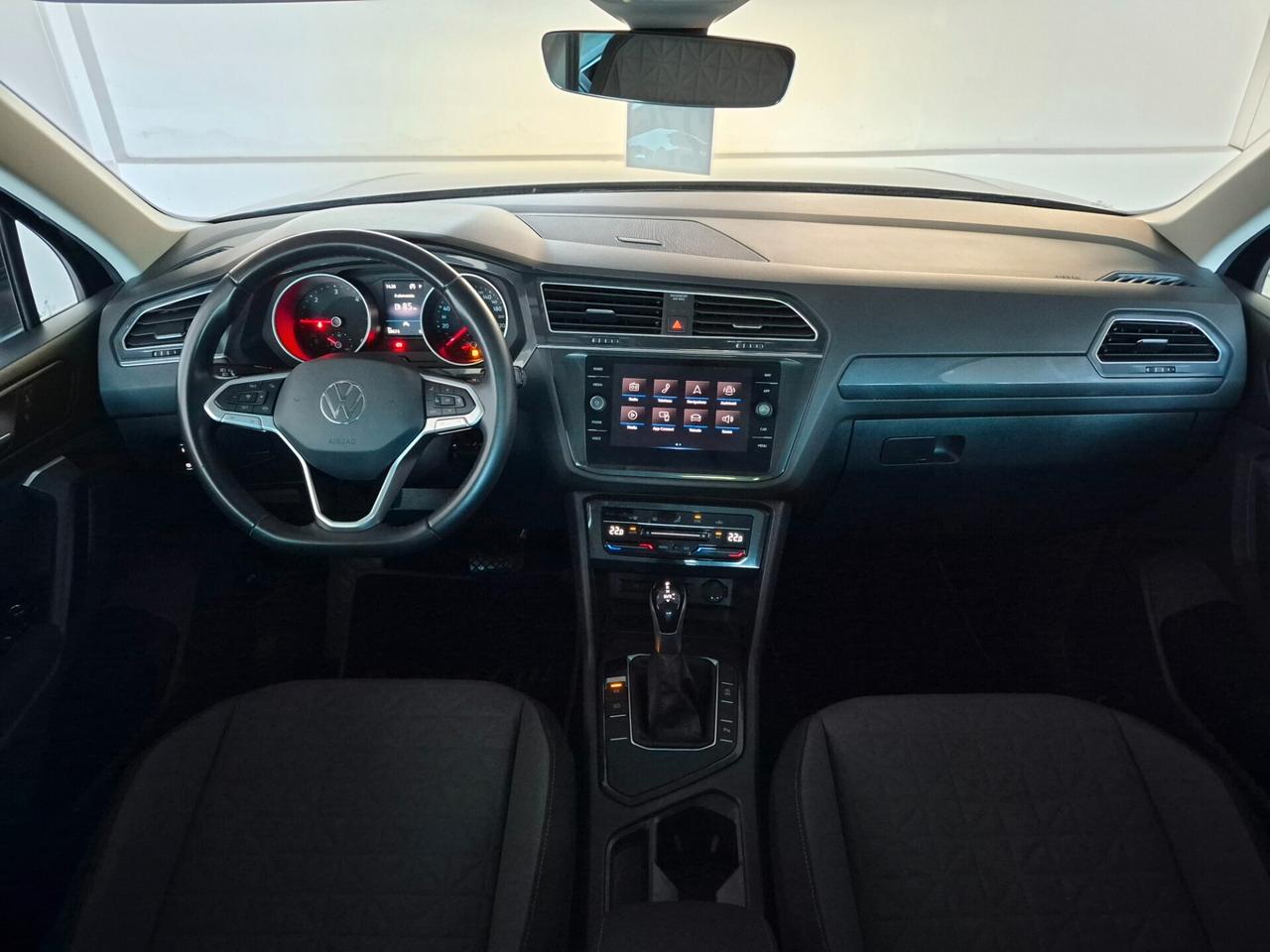 Volkswagen Tiguan 2.0 TDI LIFE 150CV DSG LED APPLE CAR PLAY/ANDROID AUTO ACC AMBIENT LIGHT(30 TONALITÀ) CLIMA 3 ZONE WIRELESS VETRI PRIVACY