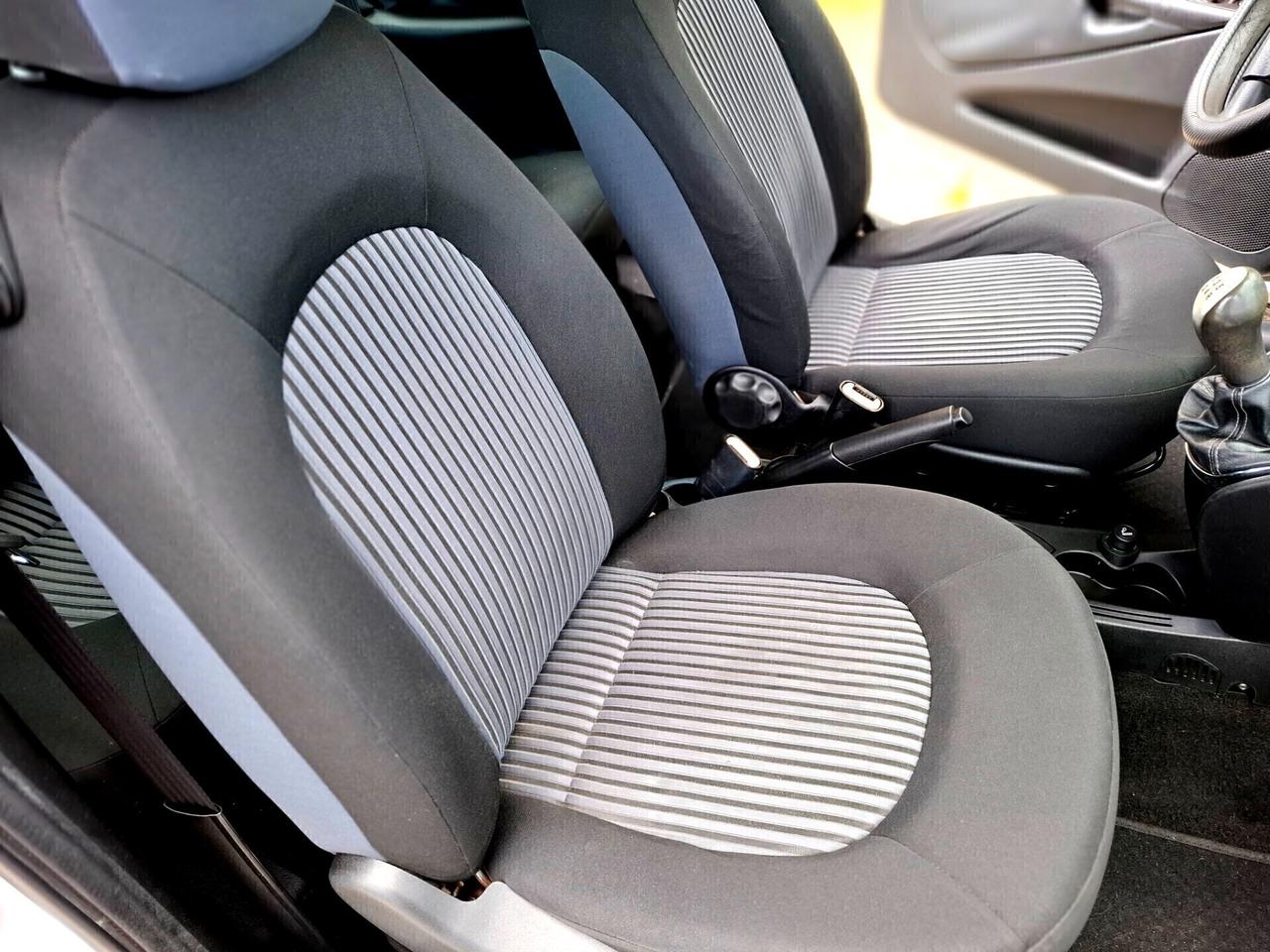 Lancia Ypsilon 1.3 MJT 75 CV neopatentati