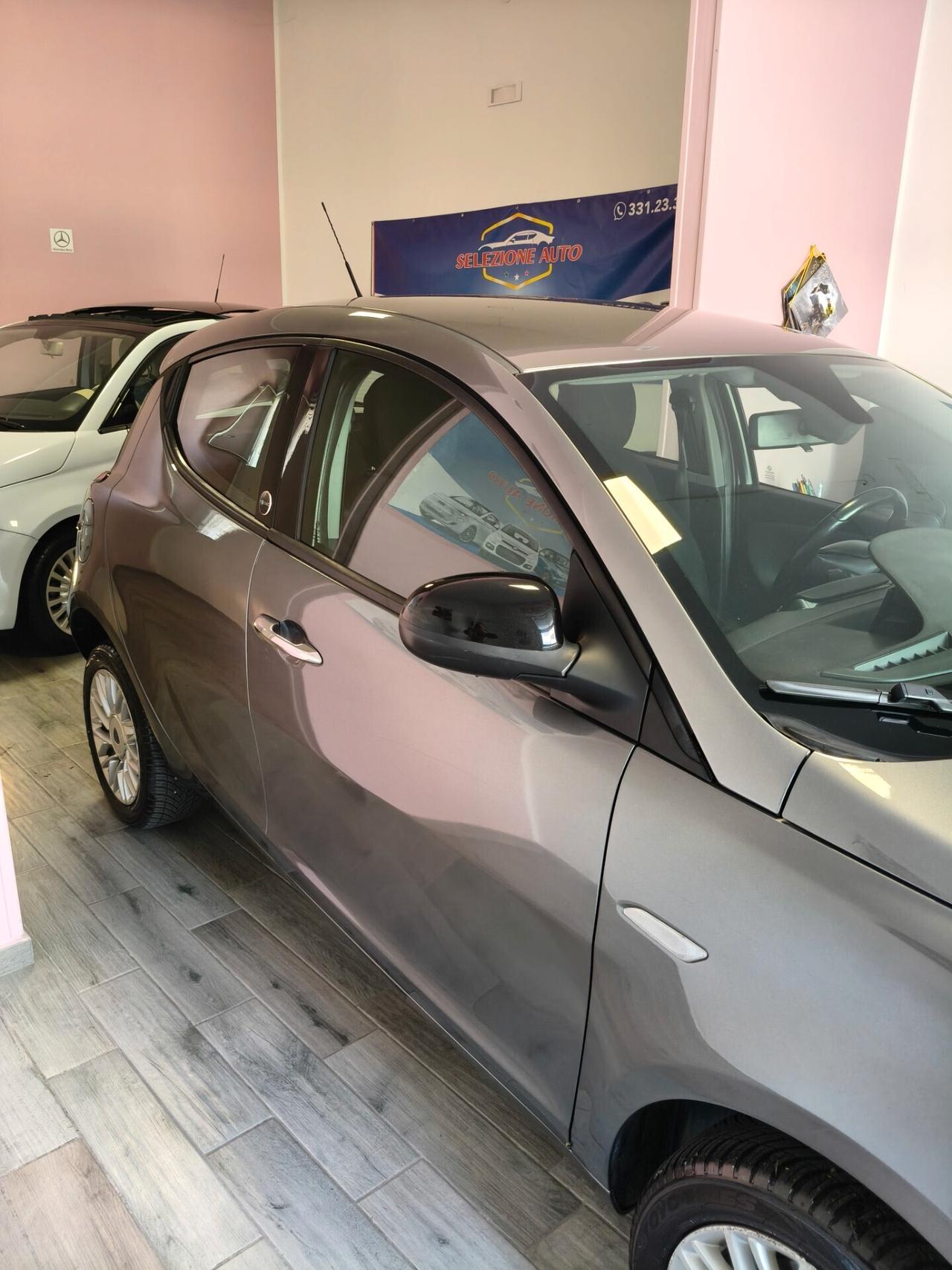 Lancia Ypsilon 5 porte Metano Ecochic Gold