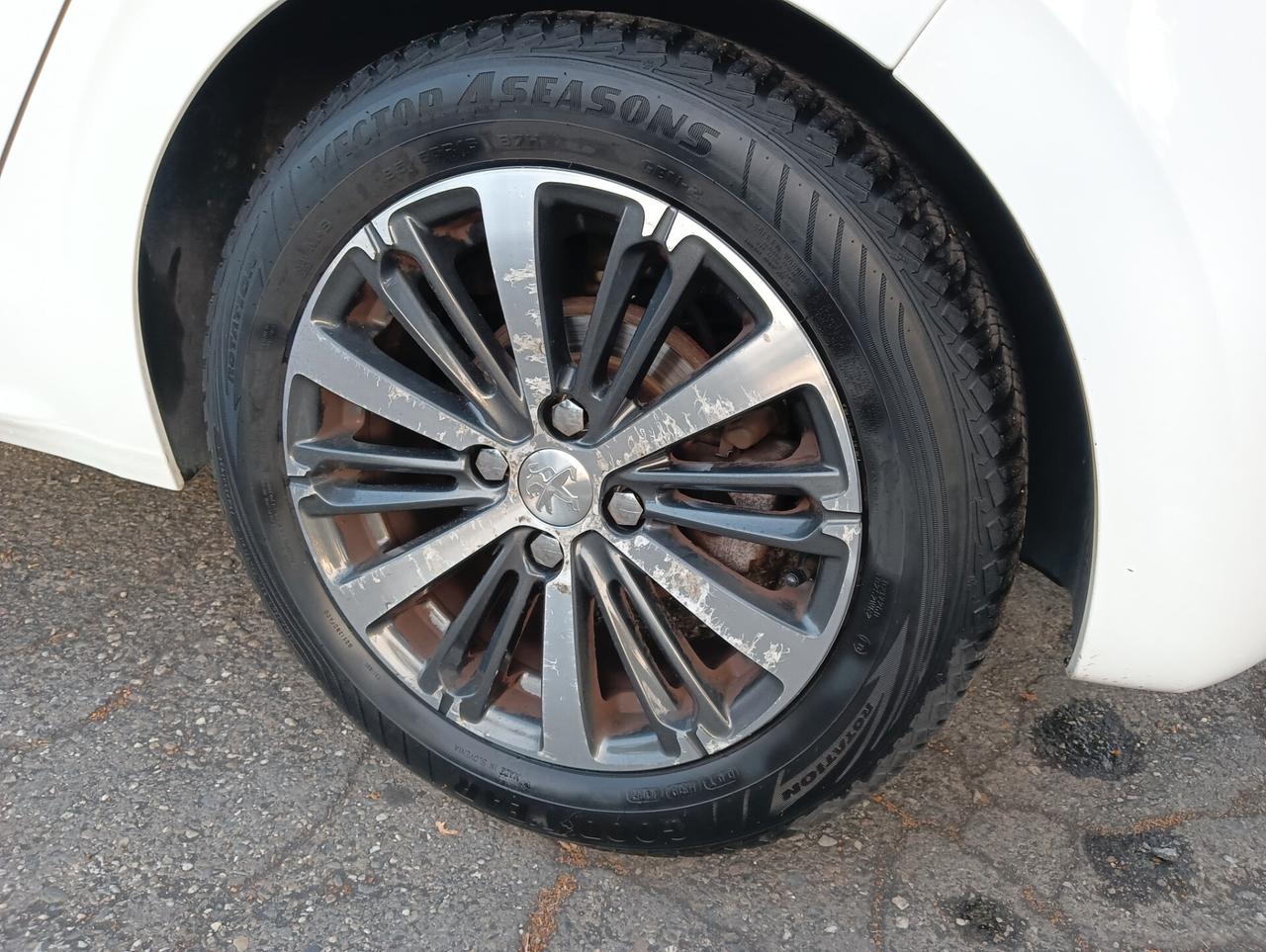 Peugeot 208 BlueHDi 100 5 porte Allure