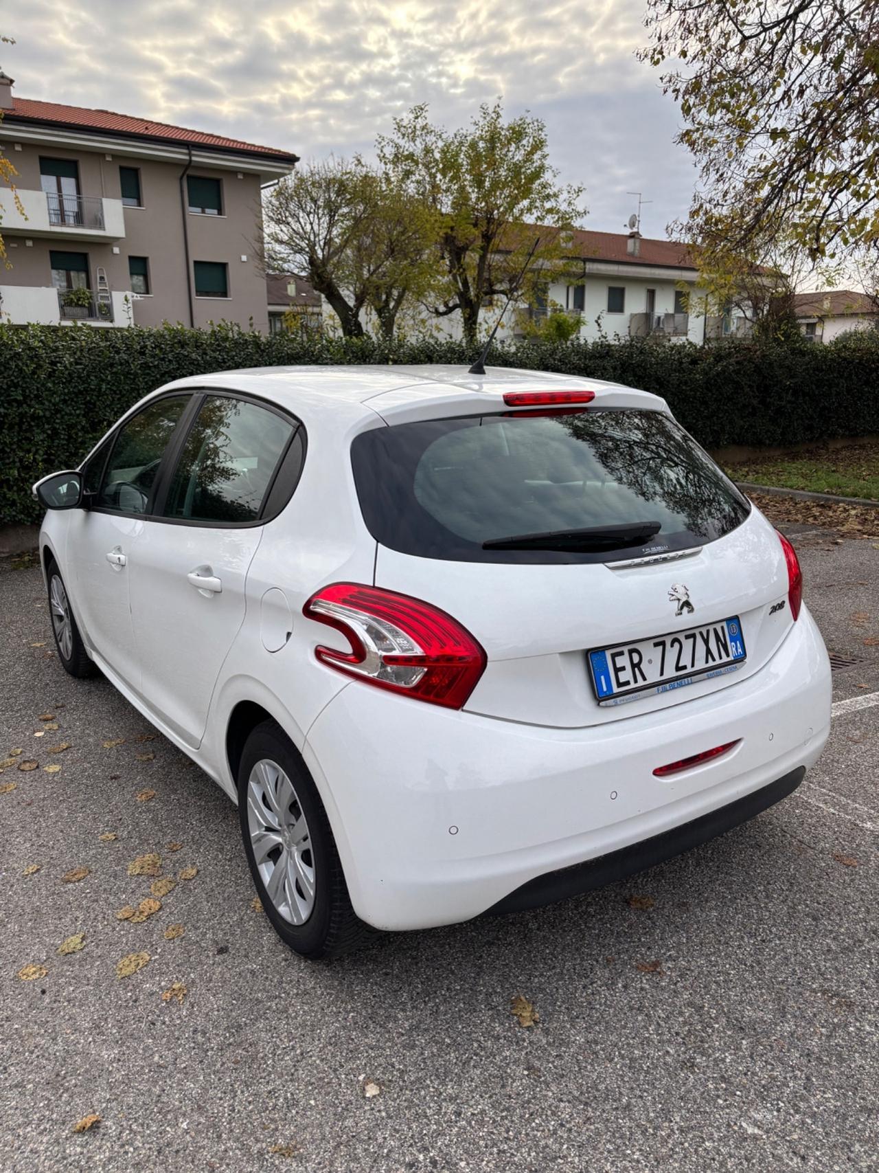 Peugeot 208 con soli 80000
