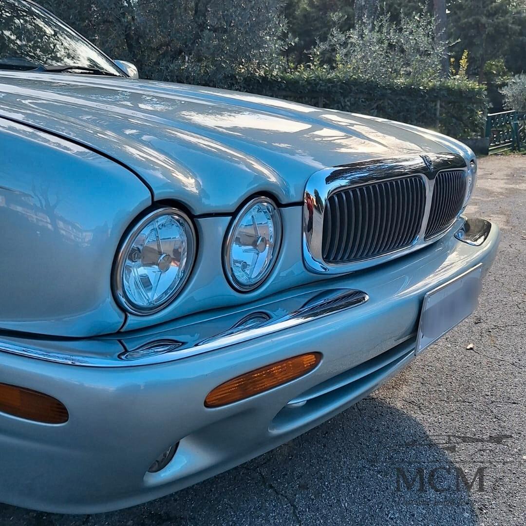 Jaguar XJ8 - 3.2 - V8 Executive - PARI AL NUOVO