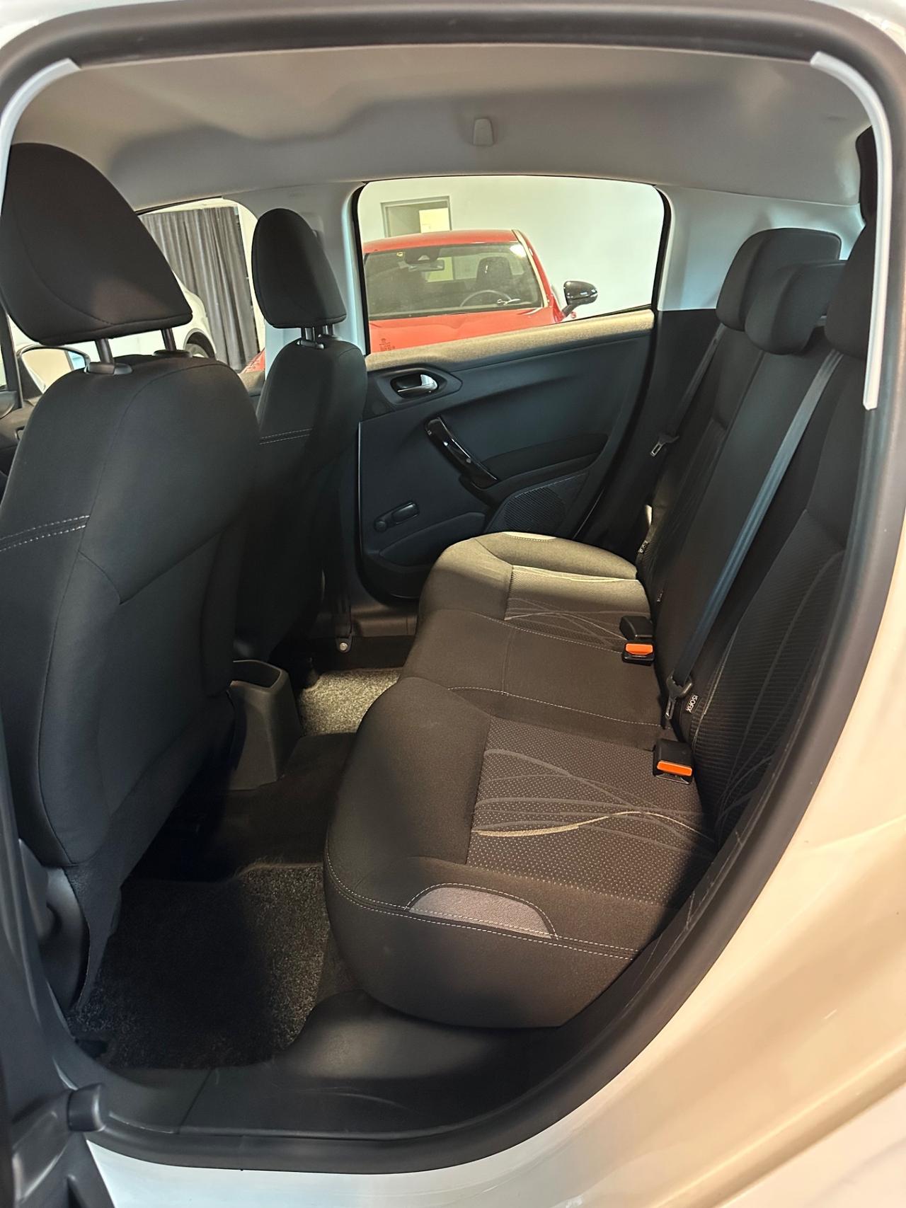 Peugeot 208 1.4 HDi 68 CV 5 porte Allure