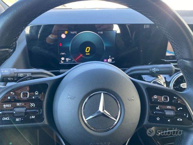 MERCEDES-BENZ GLA 200 d Automatic 4Matic Sport P