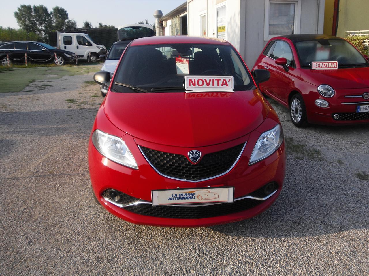 Lancia Ypsilon 1.2 69 CV 5 porte Silver neopatentati