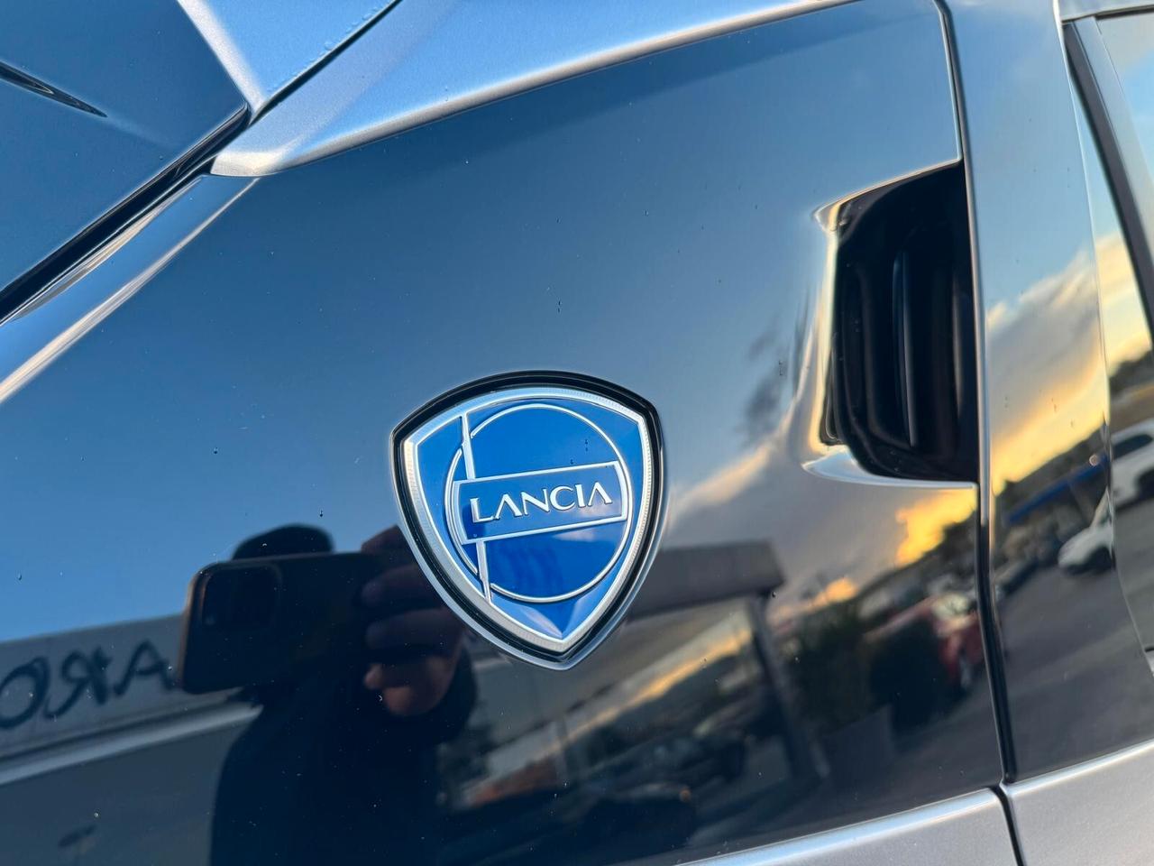 Lancia Ypsilon Hybrid DCT km0 pronta consegna