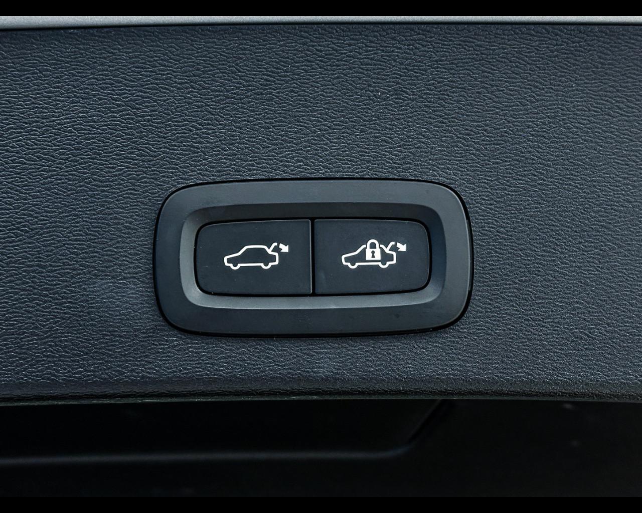 VOLVO XC40 (2017-->) - XC40 B3 automatico Core