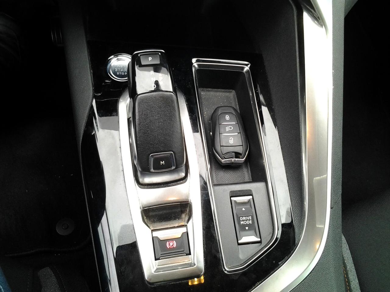 Peugeot 3008 BlueHDi 130EAT8 Business 10/2021