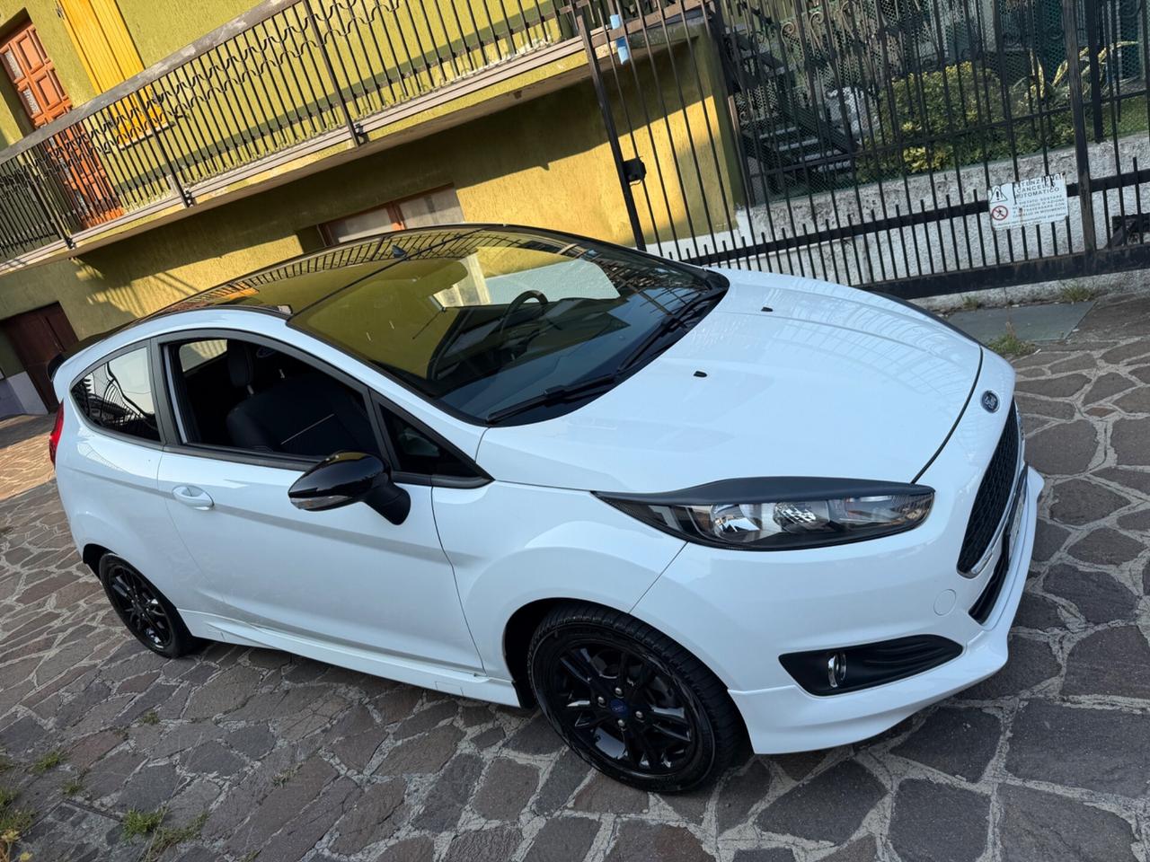 Ford Fiesta 1.4 3 porte Bz.- GPL Black & White Edition