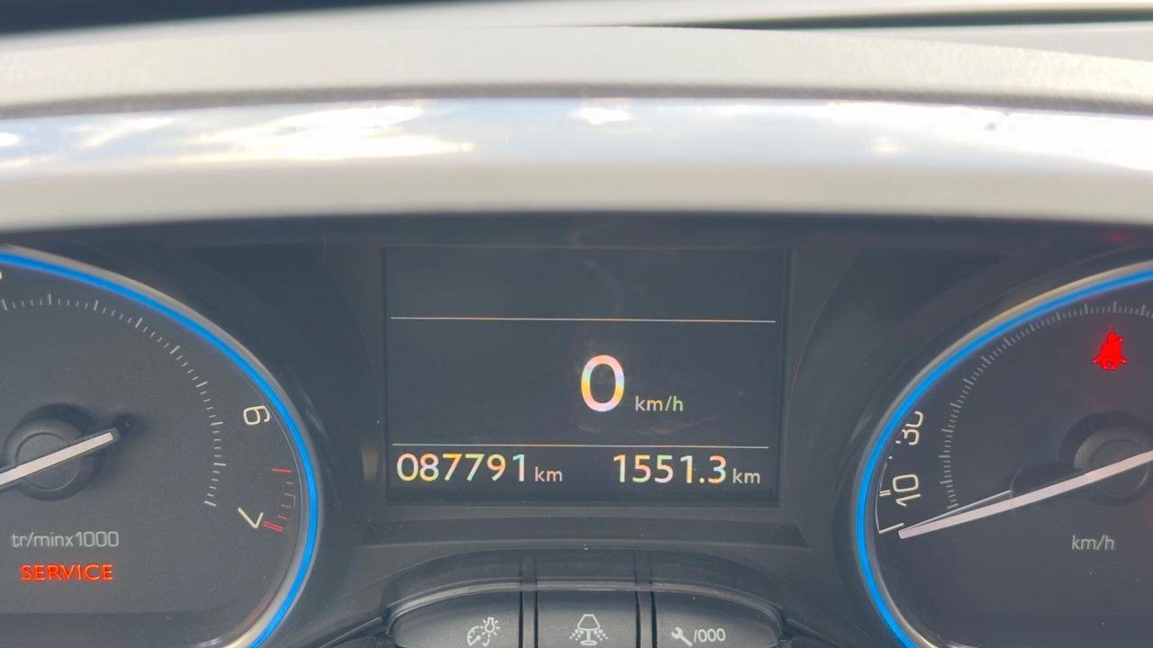 Peugeot 2008 1.2 Turbo benzina CV 130 Black Matt