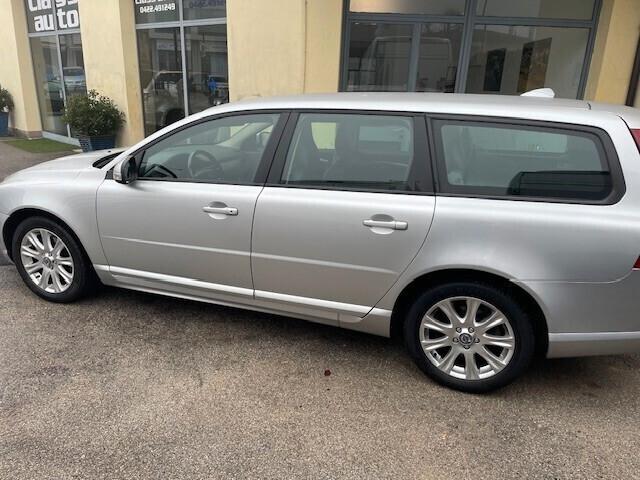 Volvo V70 2.4 D5 Momentum