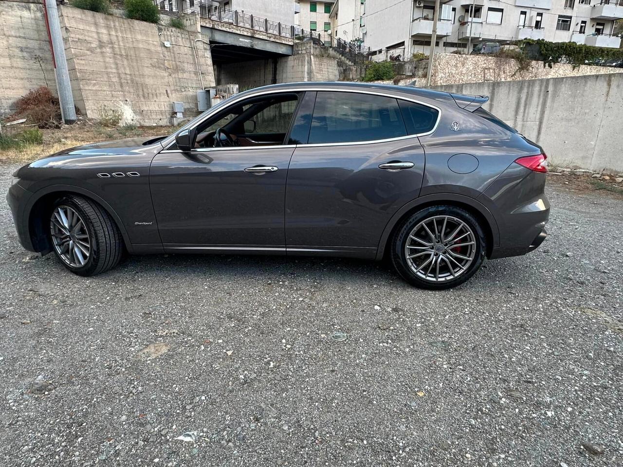 Maserati Levante V6 Diesel 275 CV AWD Granlusso