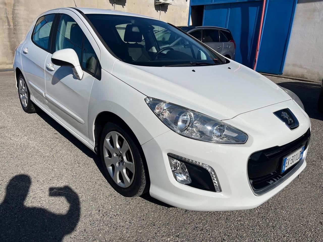Peugeot 308-5P-1.6 hdi-full opt-12/2011