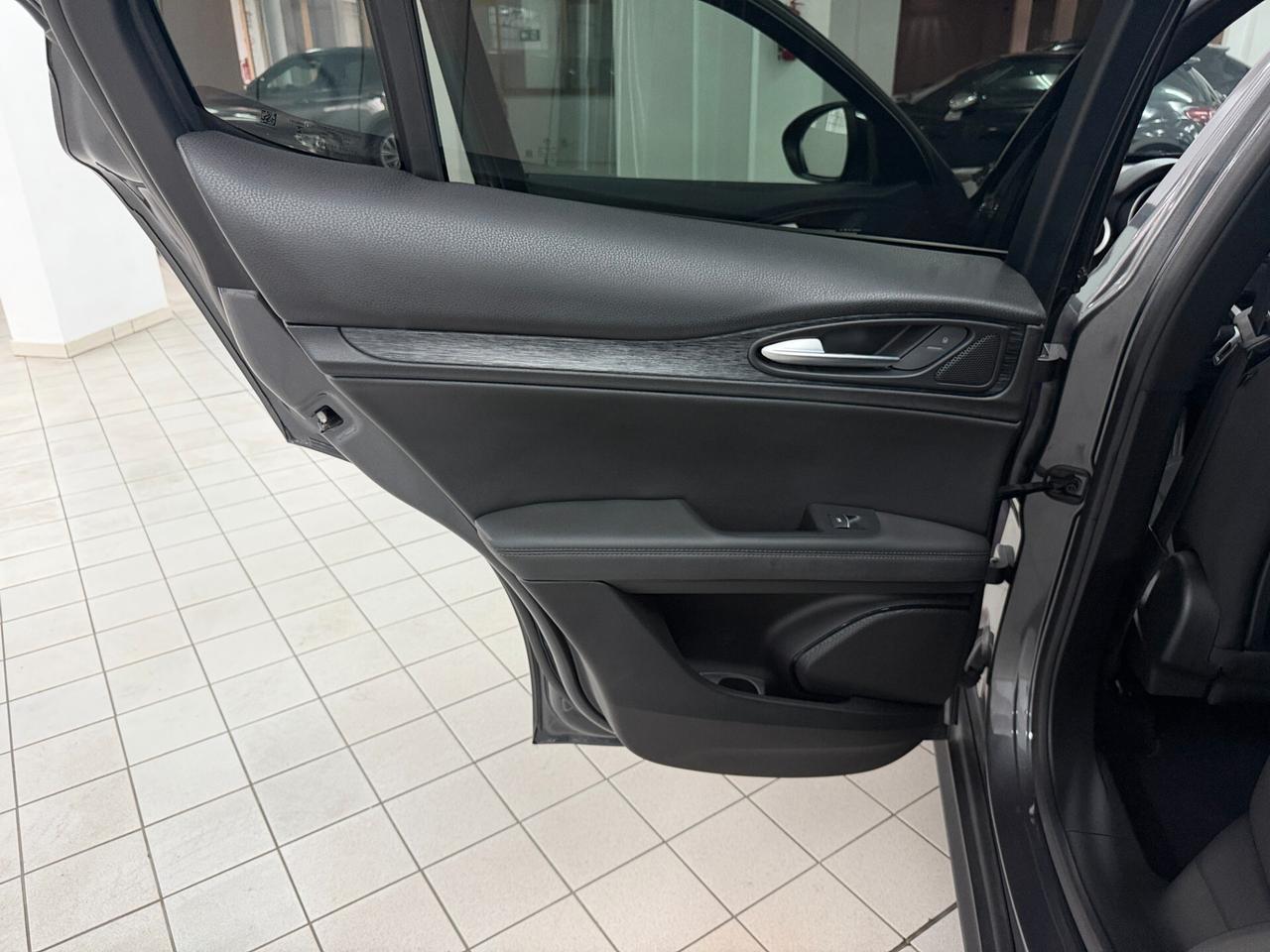 Alfa Romeo Stelvio 2.2 TD 210 CV SUPER AT8 Q4 FARI MATRIX MODELLO NUOVO TAGLIANDI KIT DISTRIBUZIONE ESEGUITO