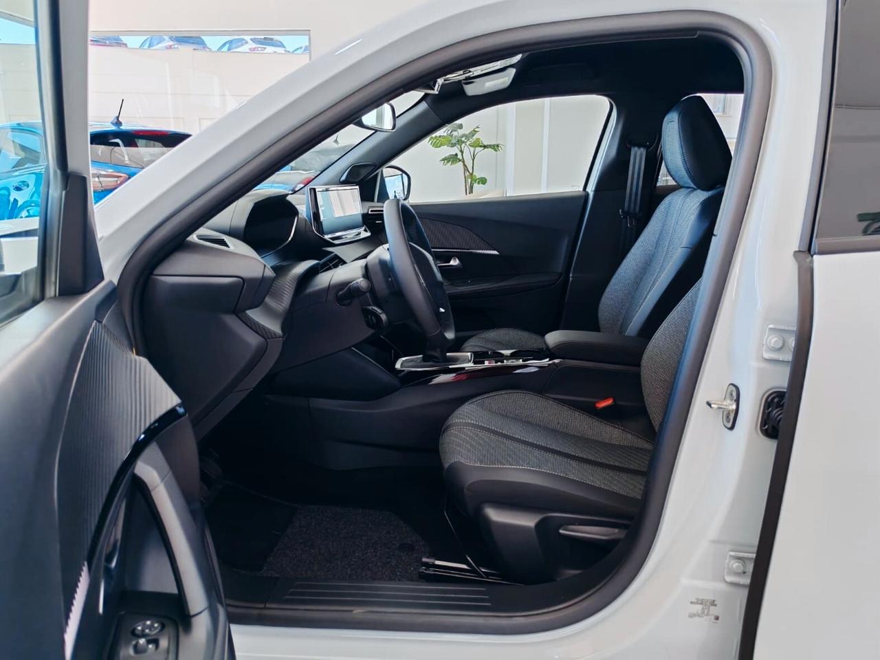 Peugeot 2008 1.2 100cv Allure KM ZERO 2025