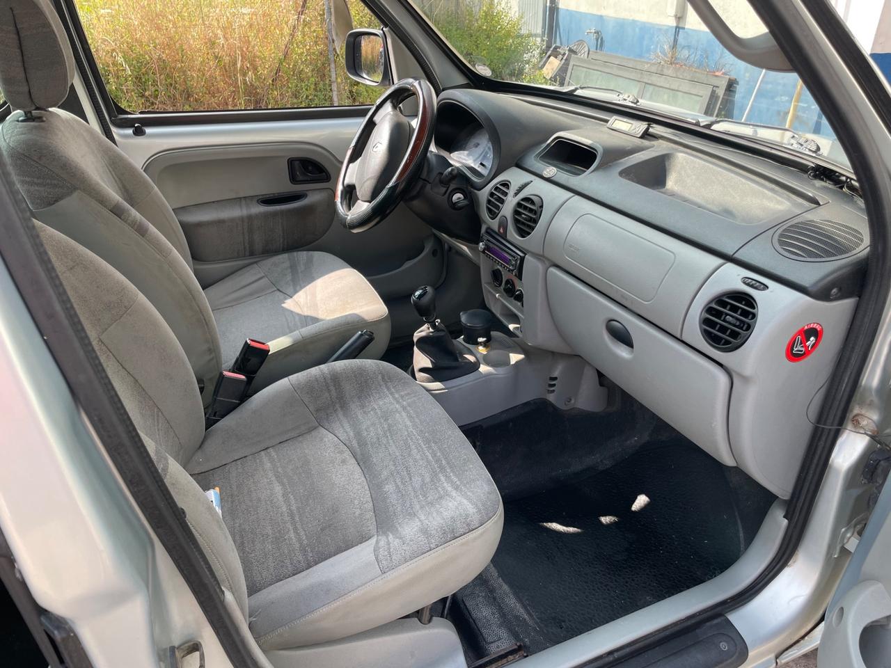 Renault Kangoo 1.5 dCi/82CV vetrato gancio traino
