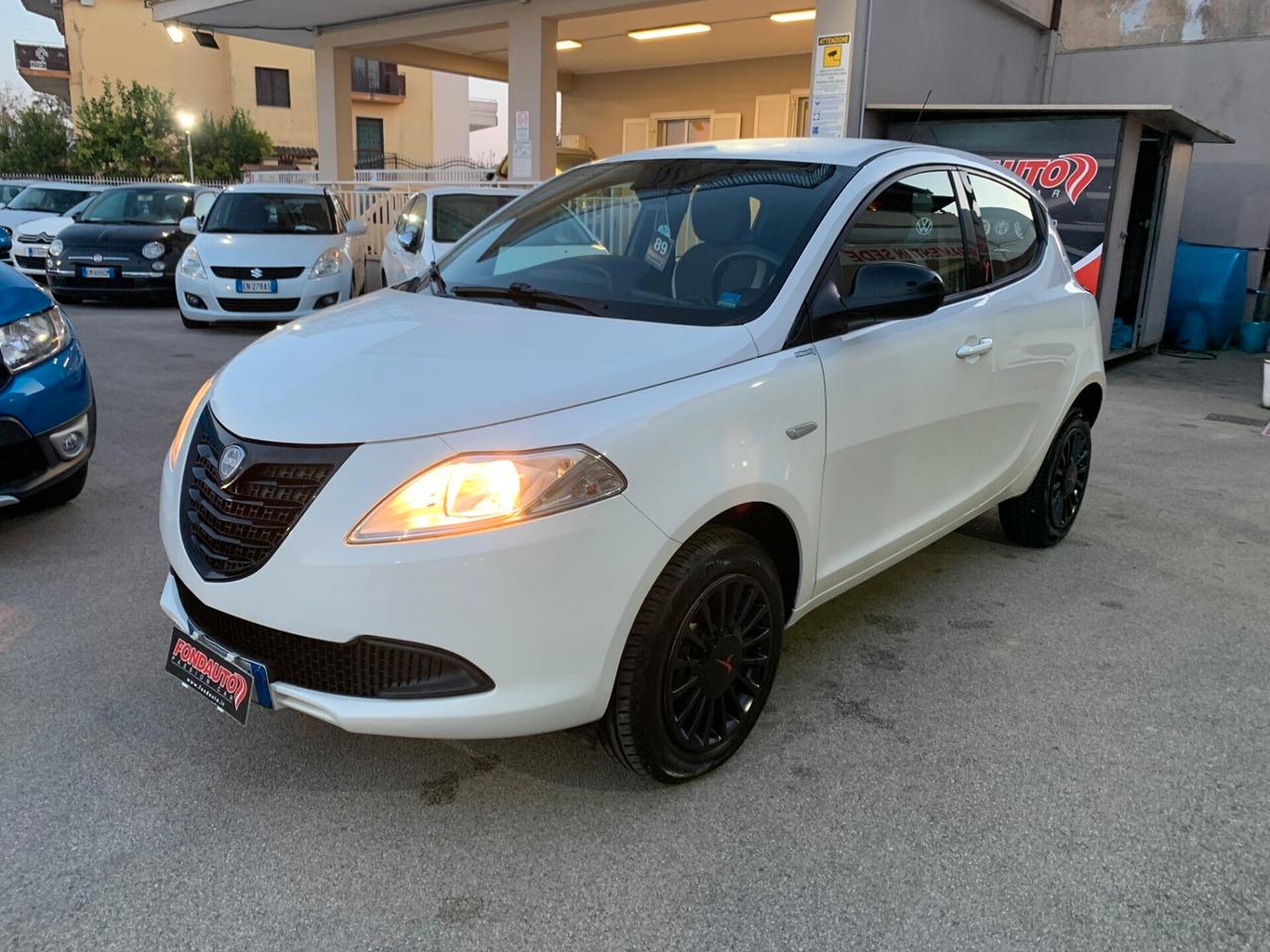 Lancia Ypsilon 0.9 TwinAir 85 CV 5 porte Metano Ecochic Gold